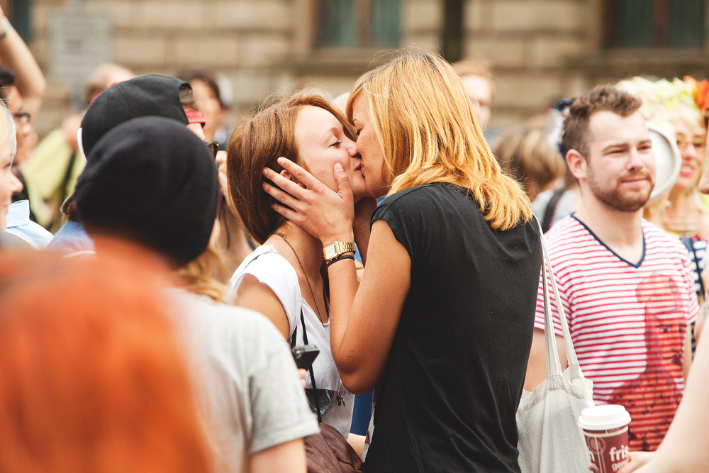 Global Kiss-In “To Russia With Love” in Berlin